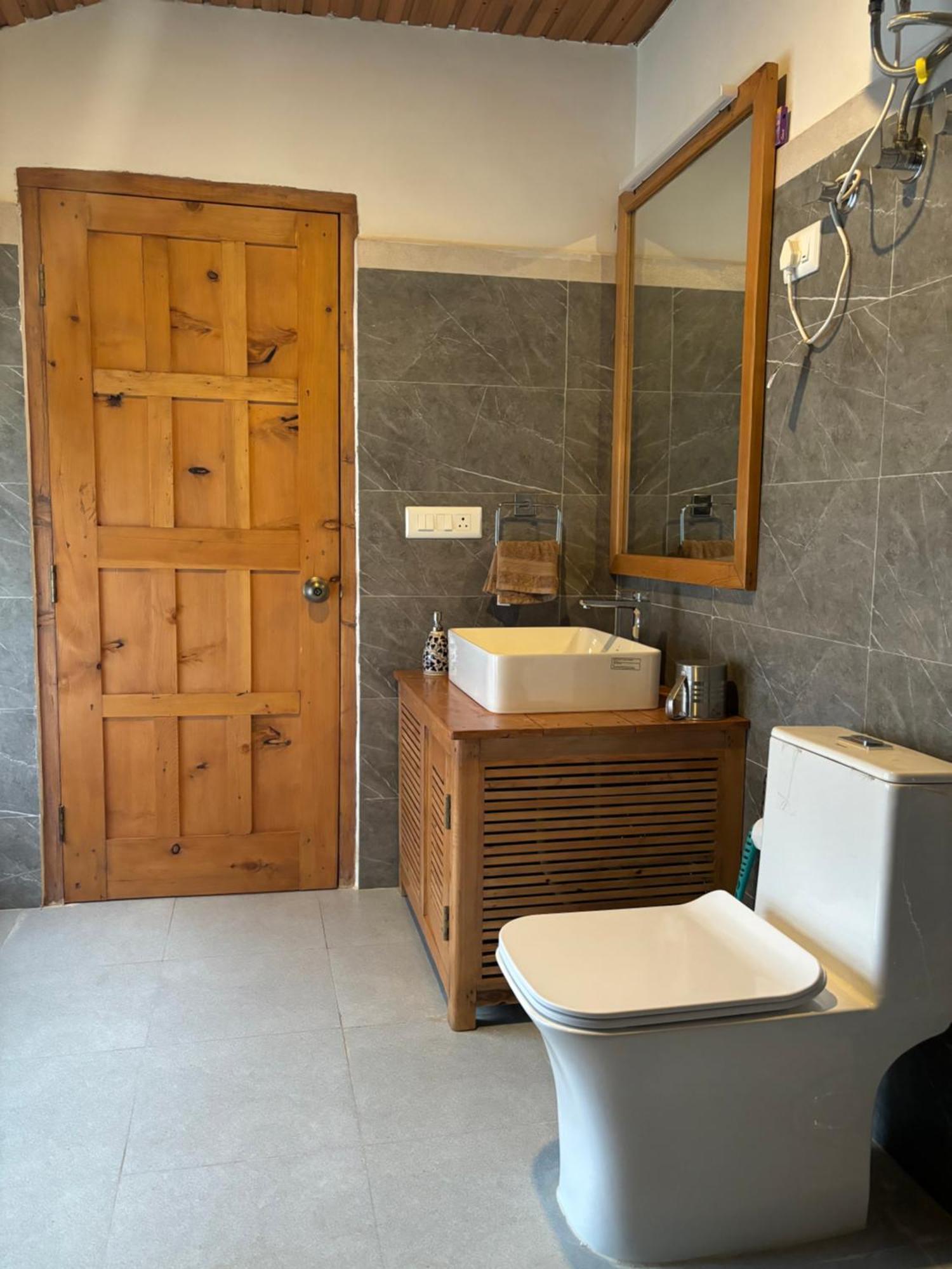 Toshim Homestay Sāngla المظهر الخارجي الصورة